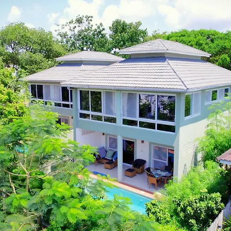The Pool House & The Colobus House, Bella Seaview, Diani Beach, Kenya Exterior photo