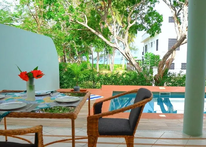 The Pool House & The Colobus House, Bella Seaview, Diani Beach, Kenya