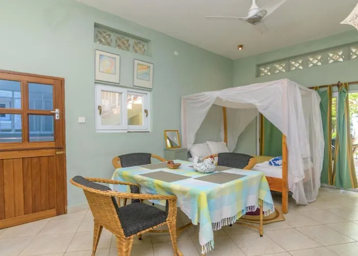 The Pool House & The Colobus House, Bella Seaview, Diani Beach, Kenya