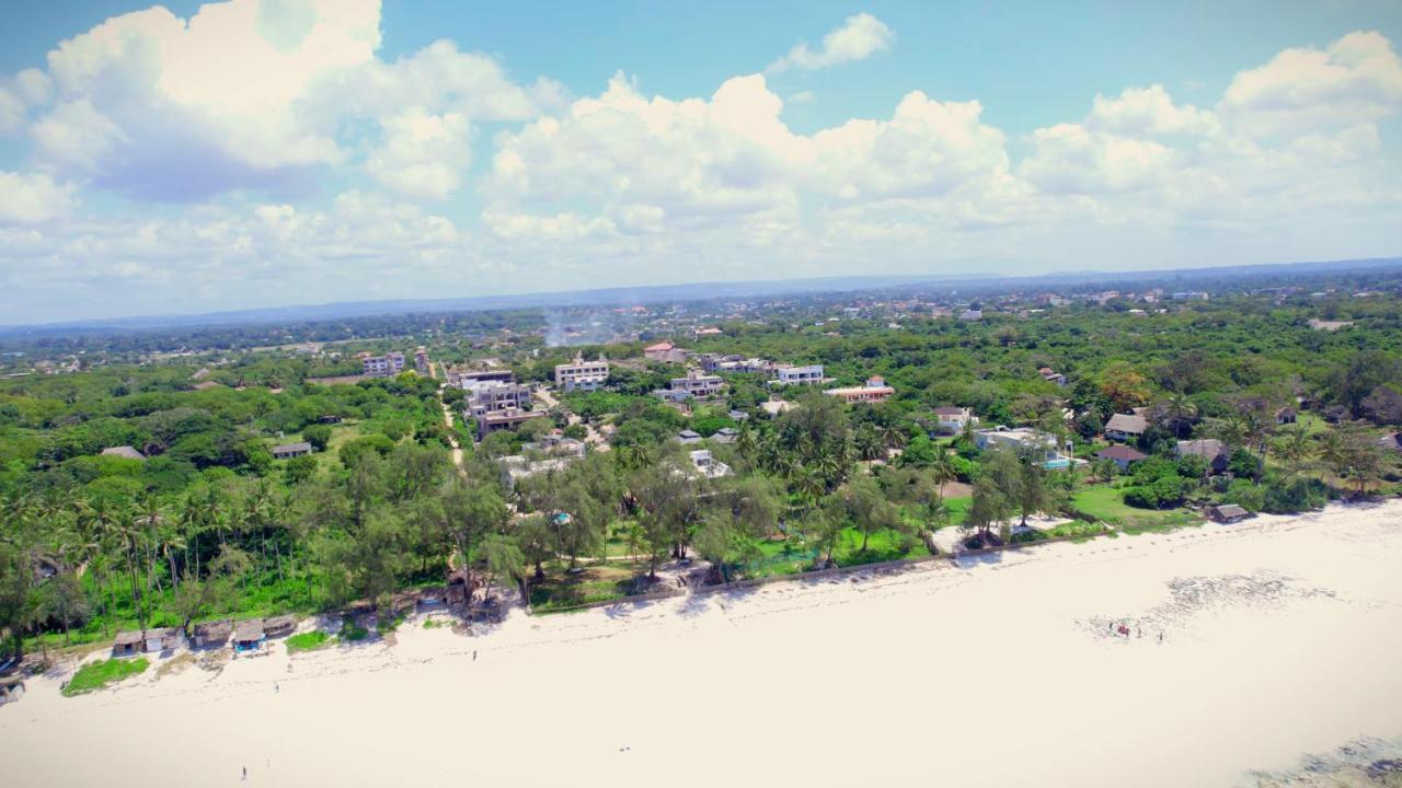 Apartment The Pool House & The Colobus House, Bella Seaview, Diani Beach, Kenya *