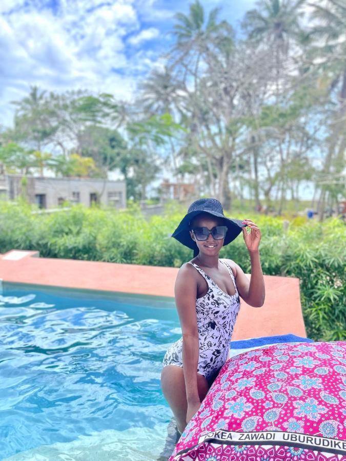 Apartment The Pool House & The Colobus House, Bella Seaview, Diani Beach, Kenya *