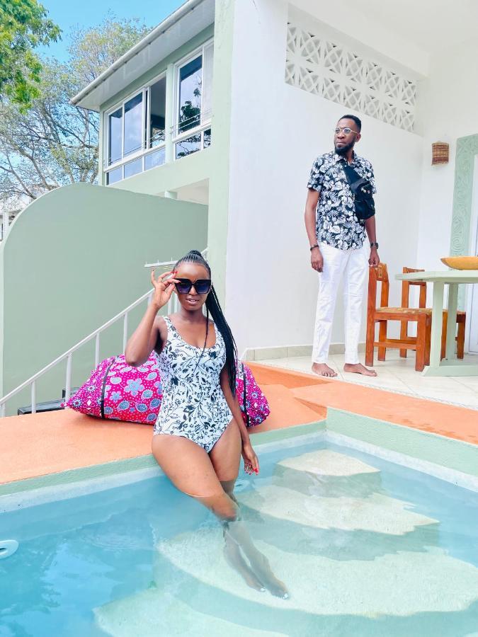 The Pool House & The Colobus House, Bella Seaview, Diani Beach, Kenya Apartment *