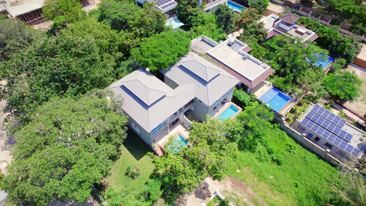 The Pool House & The Colobus House, Bella Seaview, Diani Beach, Kenya *