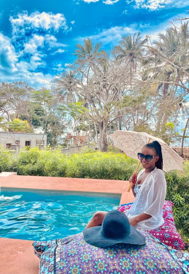 The Pool House & The Colobus House, Bella Seaview, Diani Beach, Kenya *