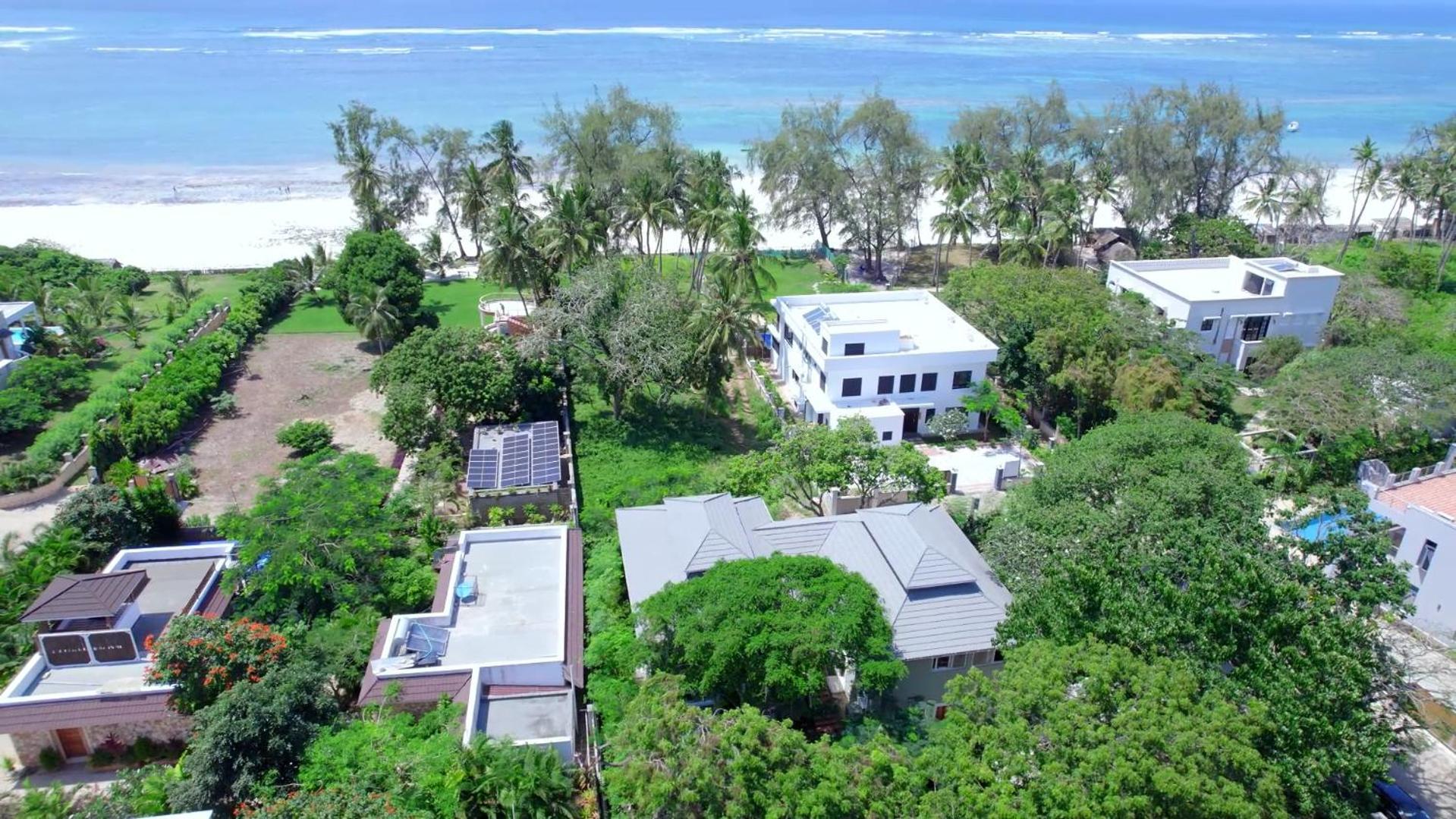 The Pool House & The Colobus House, Bella Seaview, Diani Beach, Kenya Apartment *