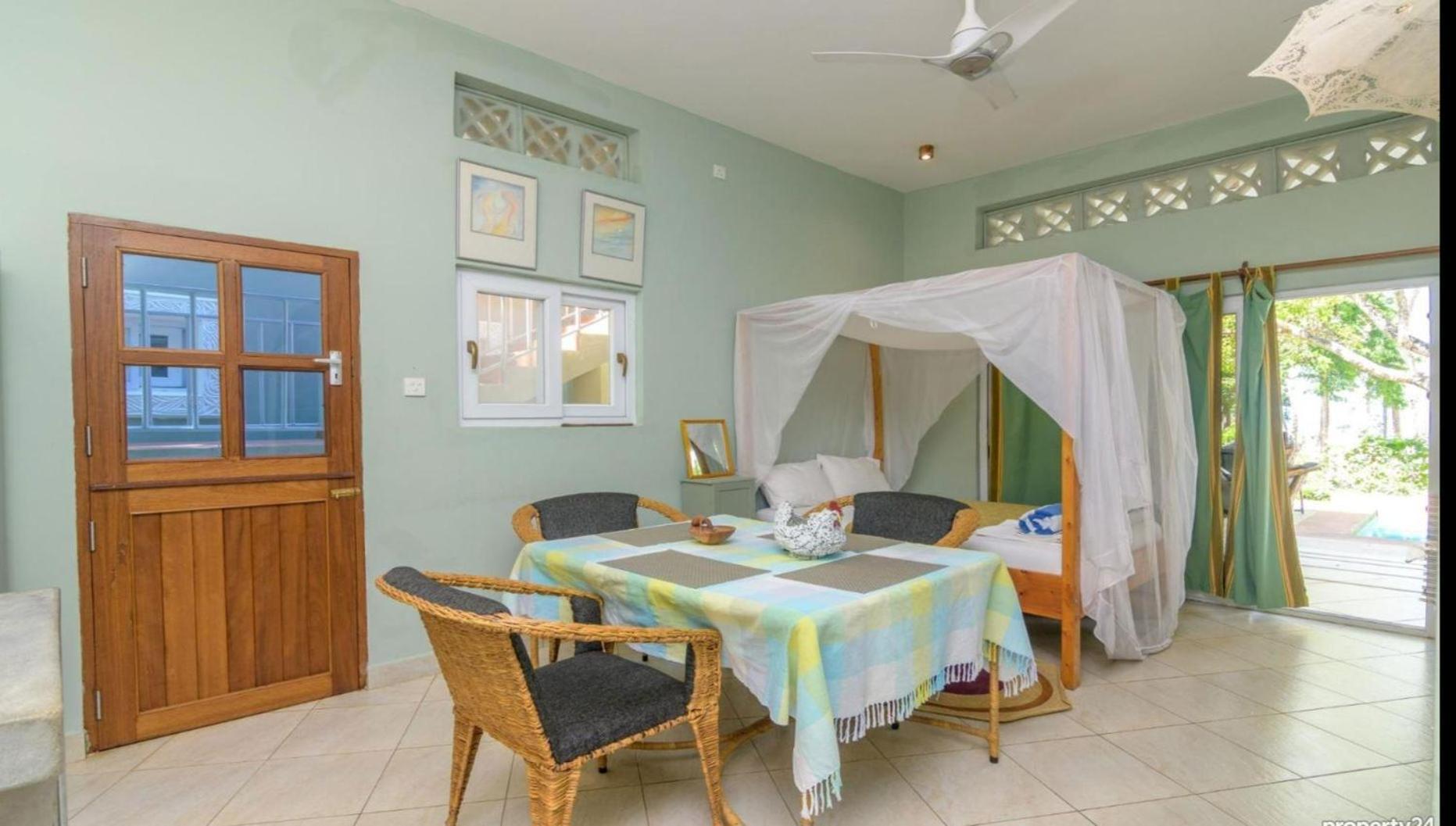 The Pool House & The Colobus House, Bella Seaview, Diani Beach, Kenya Apartment *